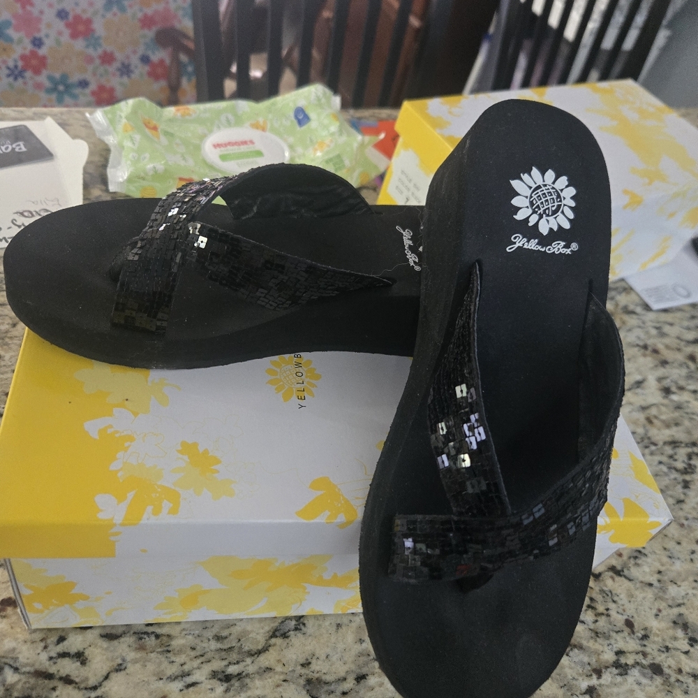 Yellow Box Sandals, Size 7, Black, Excellent Condition